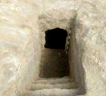Tombes rupestres et vestiges d’un camp romain découverts à Tell Al-Yahoudiya 2 - Le Progrès Egyptien Tombes rupestres et vestiges d’un camp romain découverts à Tell Al-Yahoudiya 1 - Le Progrès Egyptien