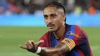 Le Barça danse sous la pluie et fait cavalier seul