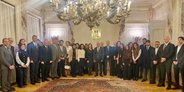 L’ambassadeur d’Égypte en France rencontre les membres de la communauté égyptienne pour s’enquérir de leur situation