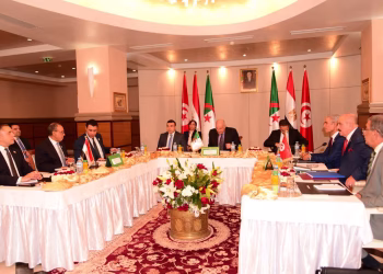 Les ministres des AE d’Égypte, d’Algérie et de Tunisie tiennent une réunion tripartite à Alger