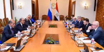 Égypte–Russie : Le ministre des Affaires étrangères reçoit un haut responsable russe 