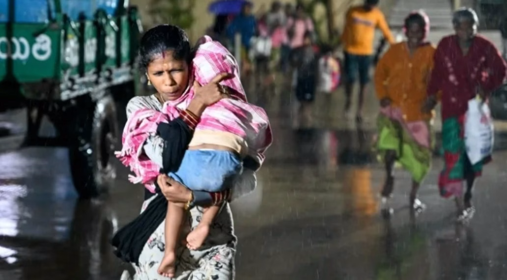 Les côtes du sud-est de l'Inde balayées par les vents et les pluies du cyclone Arnab 2 - Le Progrès Egyptien Les côtes du sud-est de l'Inde balayées par les vents et les pluies du cyclone Arnab 1 - Le Progrès Egyptien