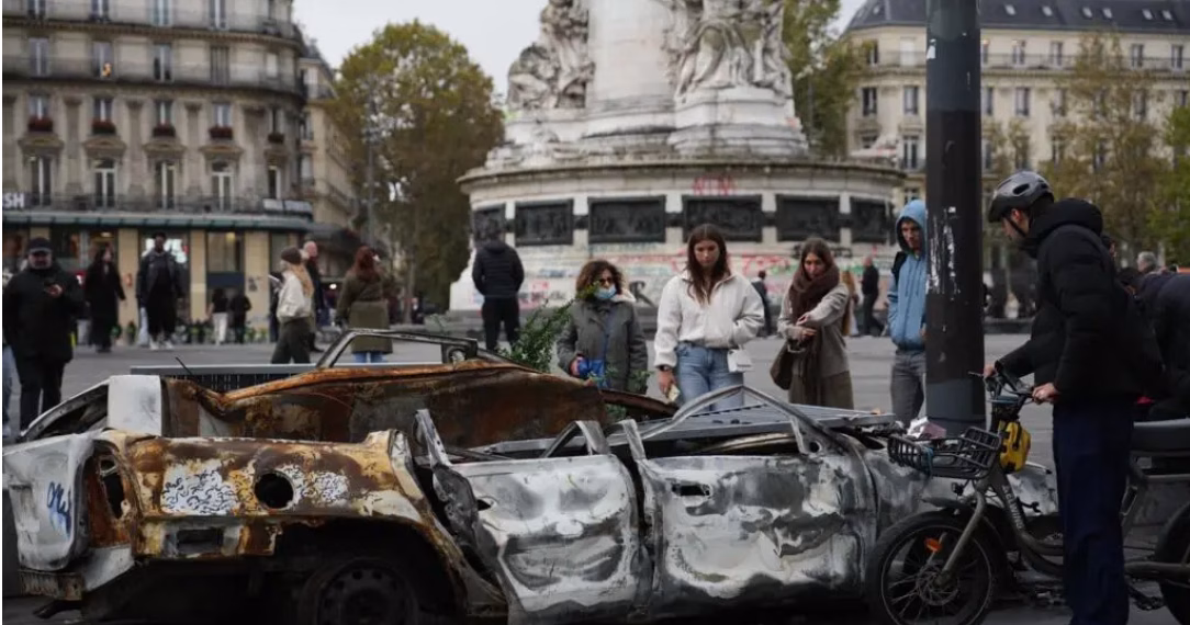 France: Nouveau couvre-feu à Paris à partir d'aujourd'hui 23h jusqu'à mercredi 6h 2 - Le Progrès Egyptien France: Nouveau couvre-feu à Paris à partir d'aujourd'hui 23h jusqu'à mercredi 6h 1 - Le Progrès Egyptien