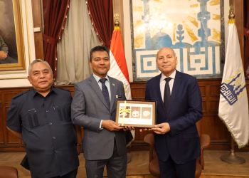 Après la visite présidentielle en Malaisie, le gouverneur du Caire reçoit une délégation de l’enseignement supérieur malaisien