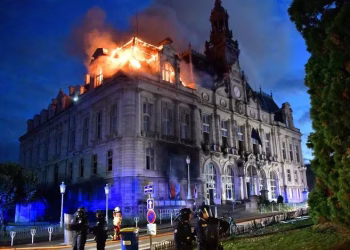 L’hôtel de ville de Limoges détruit par les flammes